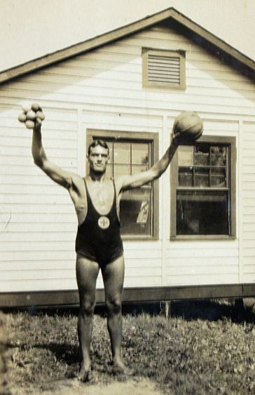 Read more about the article “Horse” Gillium – Giant of a man: From Beaver Five to NY Celtics