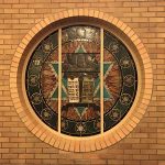 round stained glass window at temple hadar israel synagogue