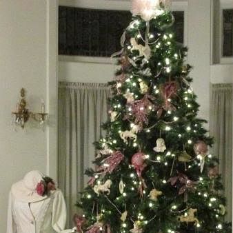 photo of victorian decorated christmas tree