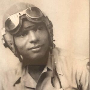 tuskegee airmen sgt william thomas hunt wearing fabric cap and flight goggles