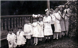 School kids early 1900s